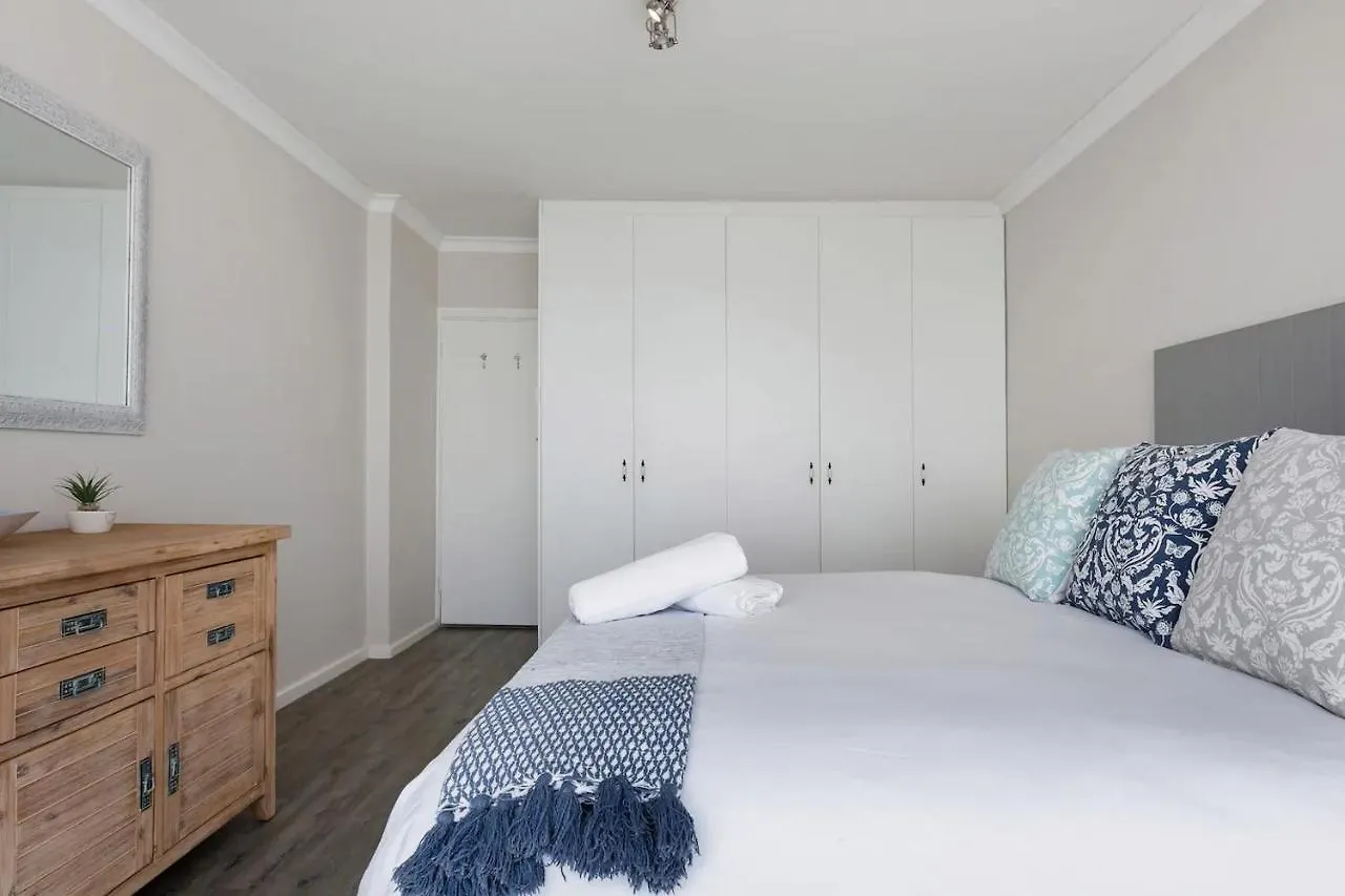 Ferienwohnung Stunning Views, The Sea & Table Mountain! Bloubergstrand Apartment